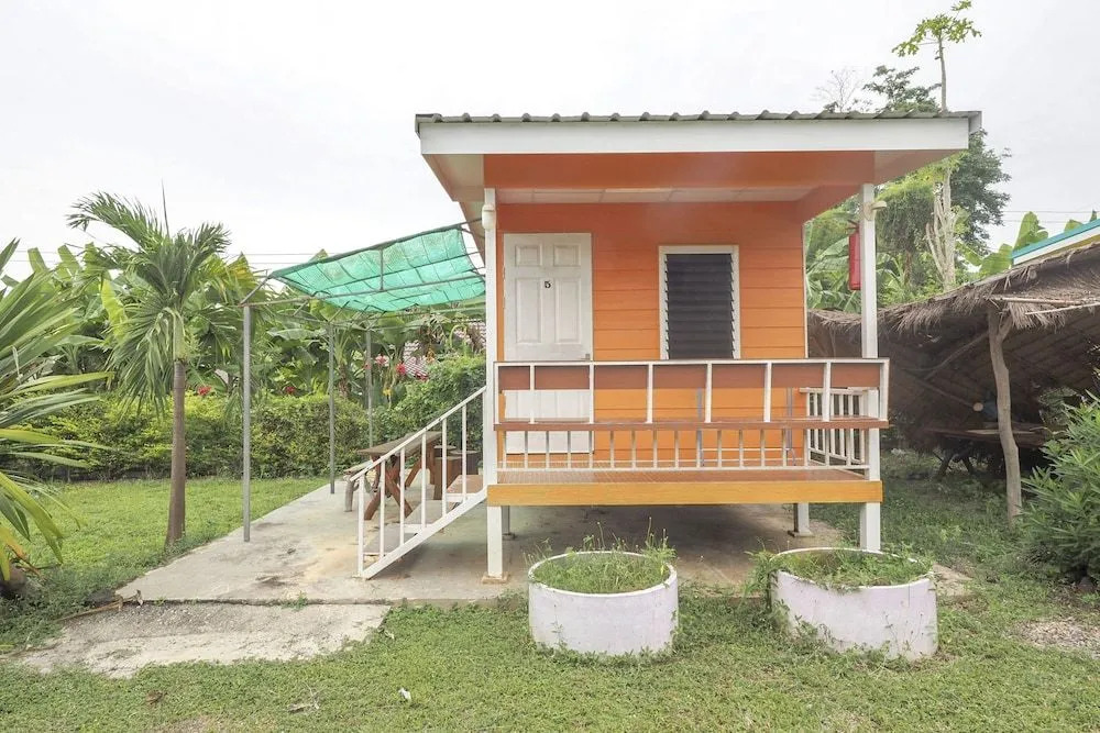 OYO 75325 Our House Tha Sao