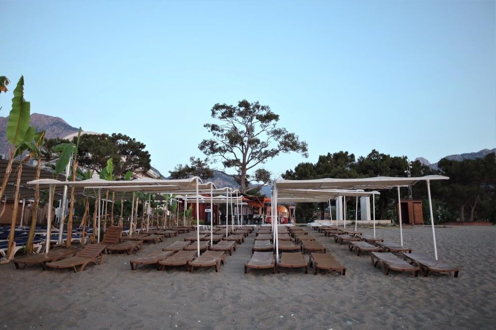 Monna Roza Beach Resort Hotel
