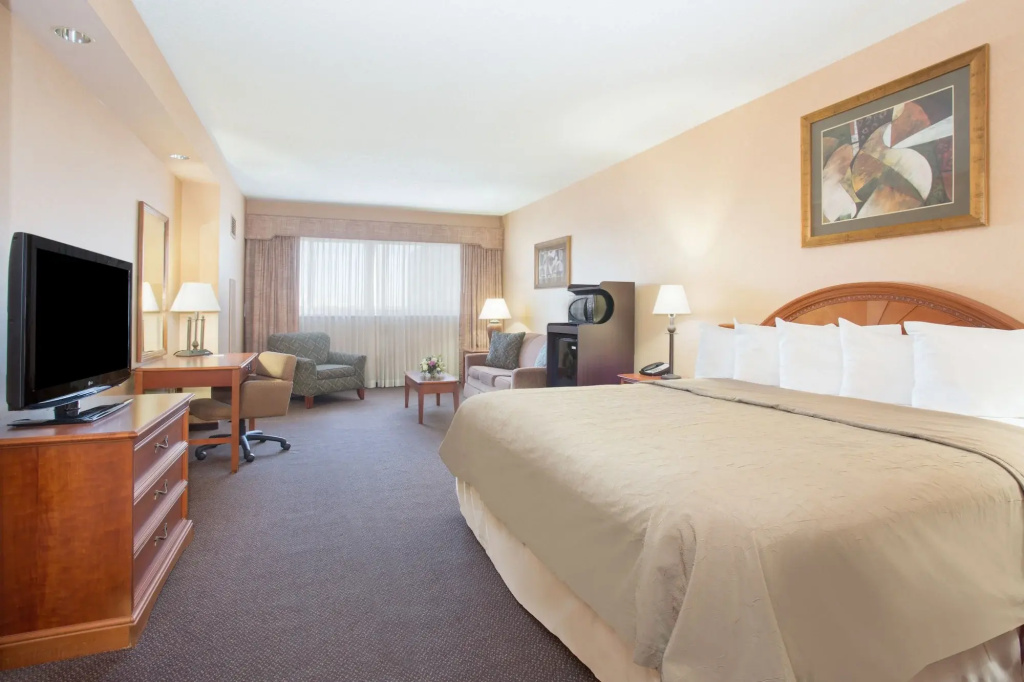 Hotel Topeka at City Center