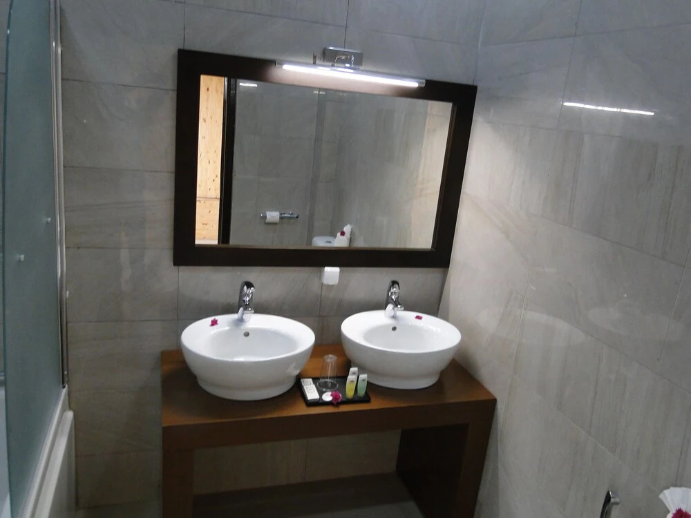 Iris Toubab Hotel