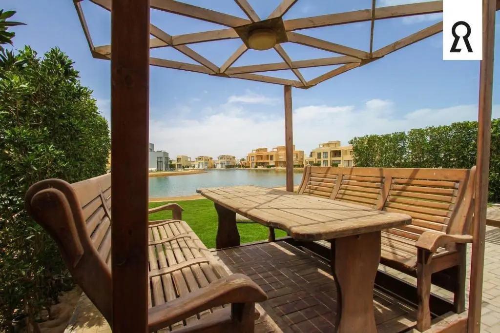 Luxurious 3br Lakefront Town-House (Tawila)