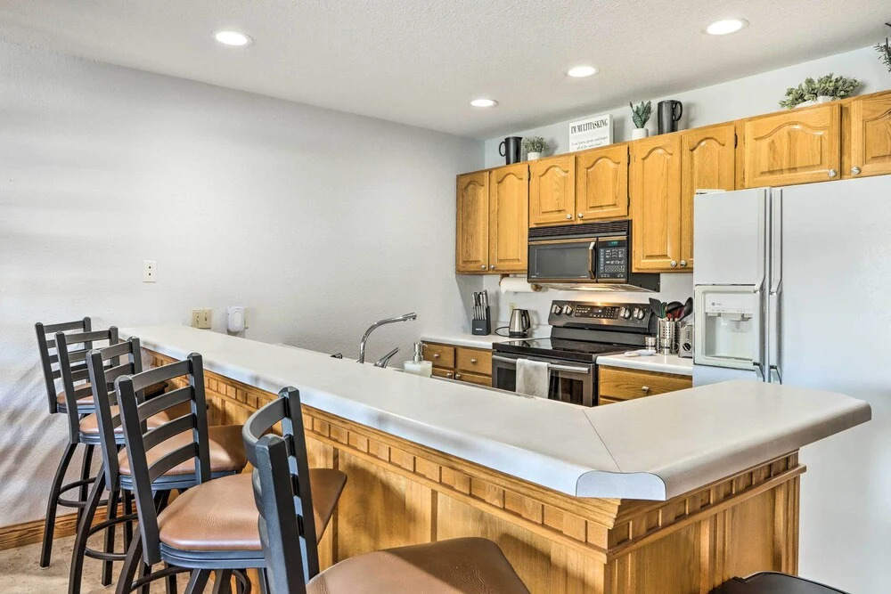Private Balcony & Fall Views: Osage Beach Condo