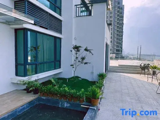 Tingfeng Lakeview Swimming Pool Vacation Boutique Stay (Baitengtou Seafood Market)