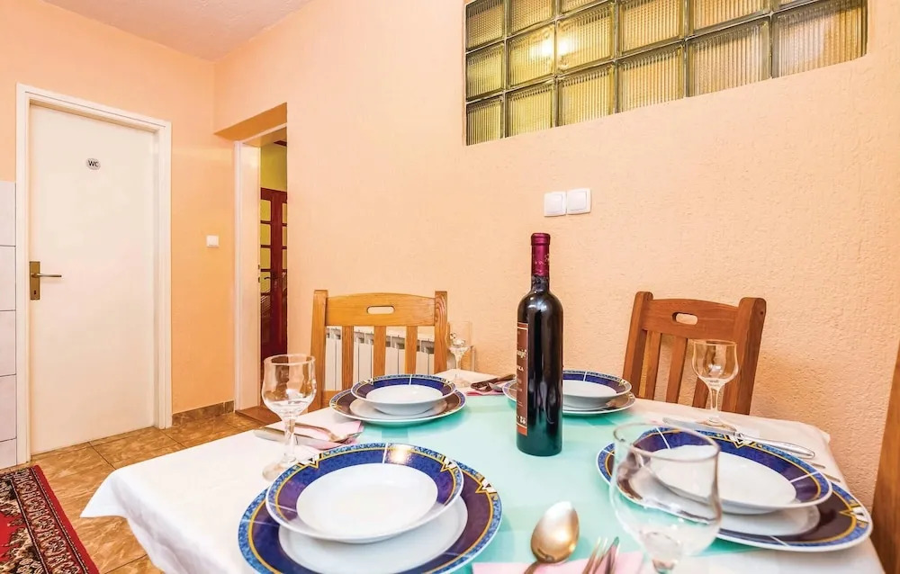 Nice Apartment in Lopci With 2 Bedrooms