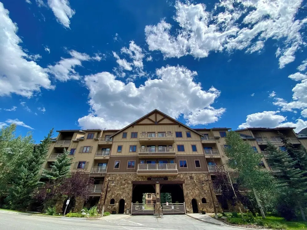 Red Hawk Lodge 2210