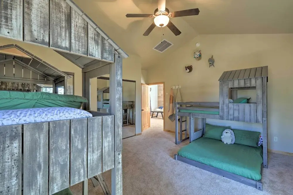 Near Golfing: Munds Park Cabin w/ Deck!