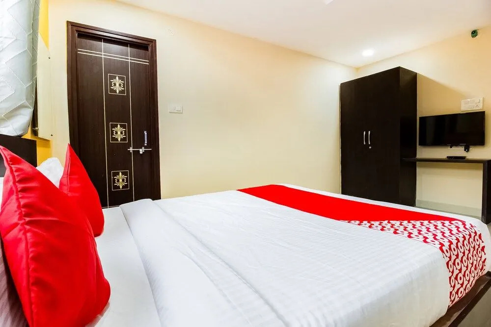 OYO 40125 Srirama Hotels, Gachhibowli