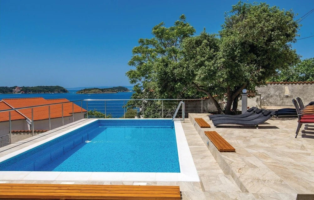 Luxurious Home In Supertarska Draga