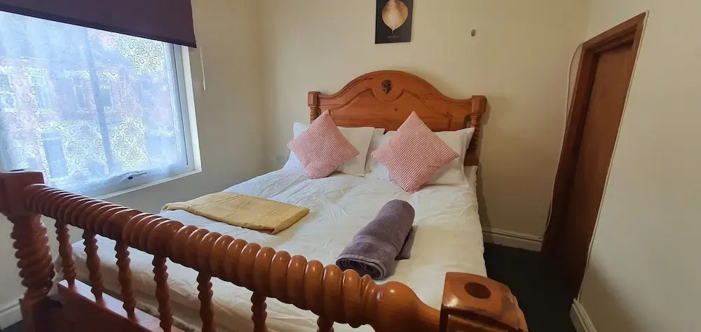 Room in Guest Room - Nice Large Room in Coventry