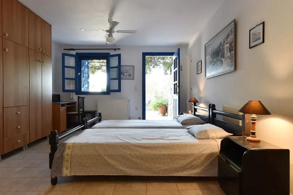 Sophia Villa Paros - Beachfront Villa at Lolantonis