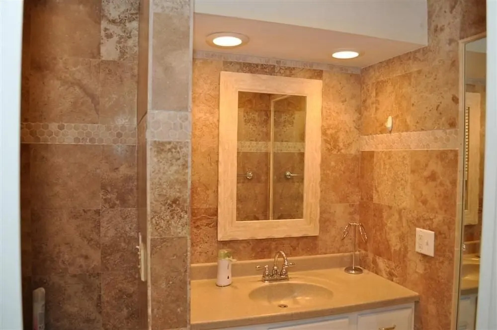 524queen 2 Bedroom Condo