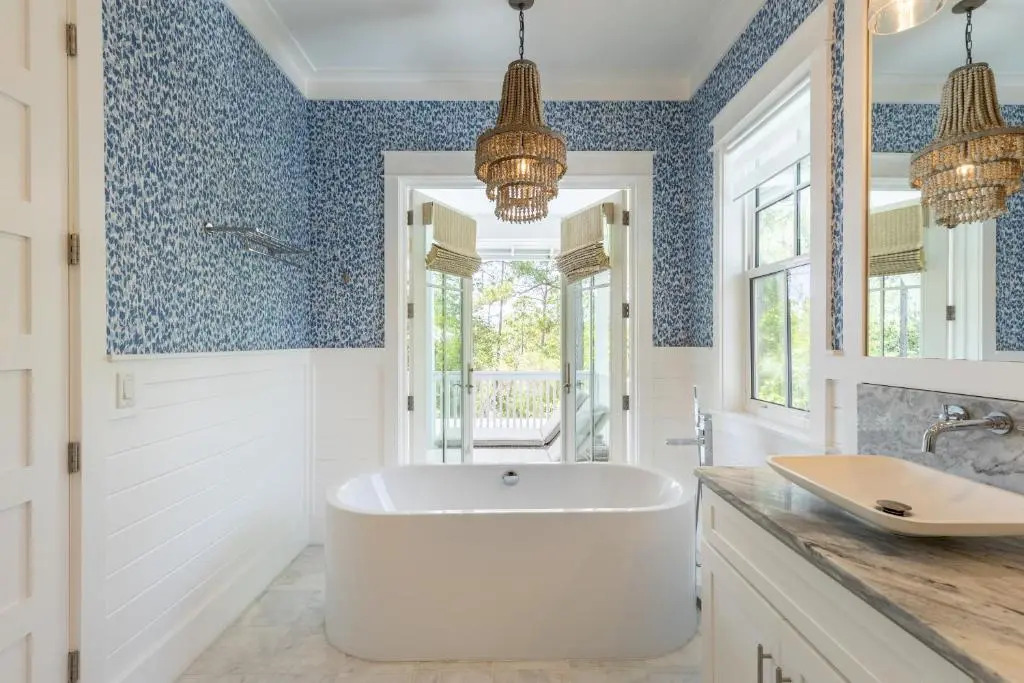 Emerald Elegance by Avantstay 5 Mins TO Beach w/ Chefs Kitchen, Pool & Bbq!
