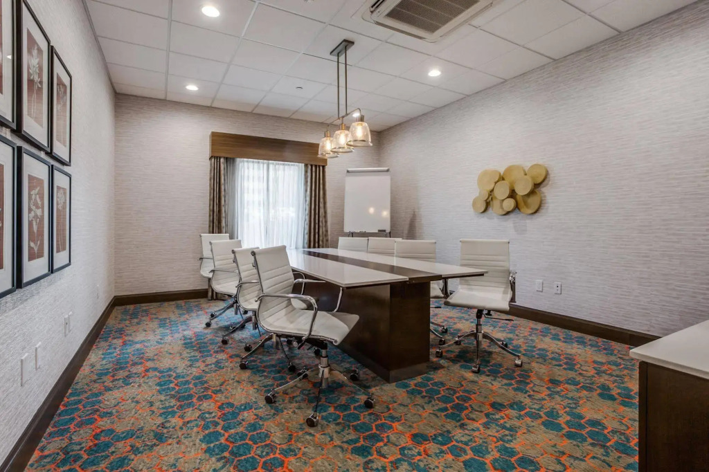 Hampton Inn & Suites Dallas-Central Expy/North Park Area