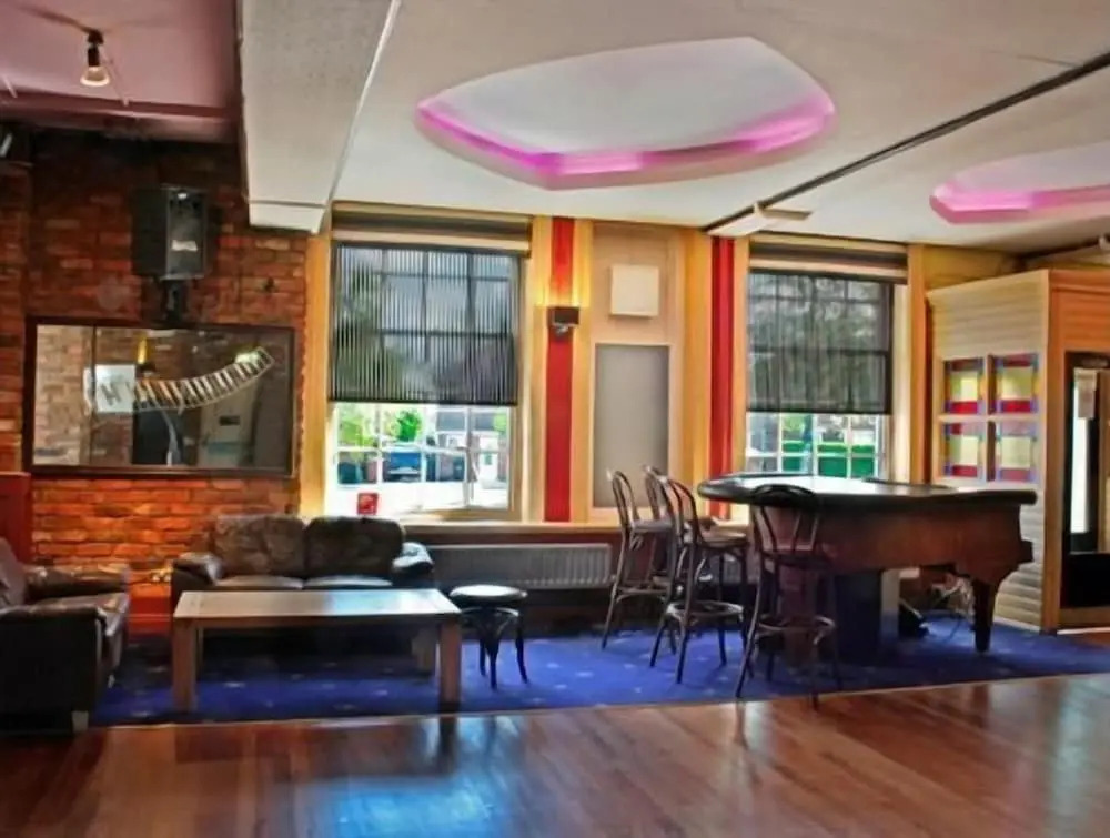 The Raven Hotel
