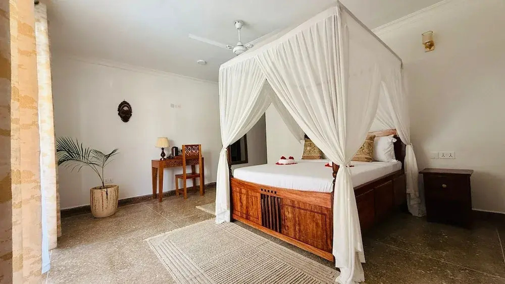 Moya Beach Hotel