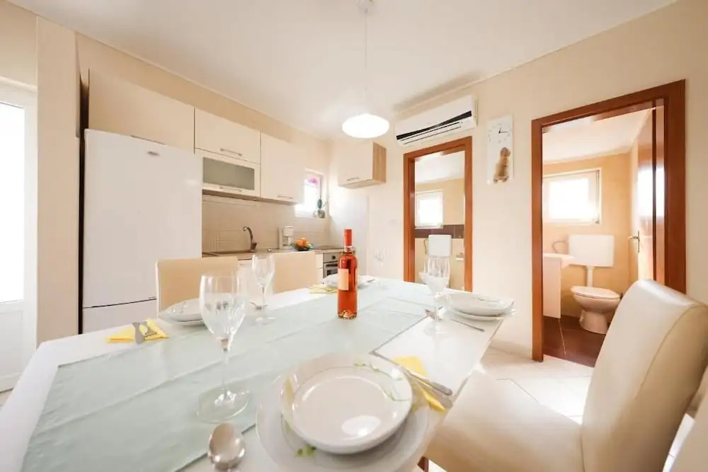 Apartments 150m from beach with parking