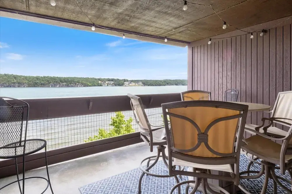Spacious Pet-friendly Lakeview Condo w/ Boat Slip & Pools