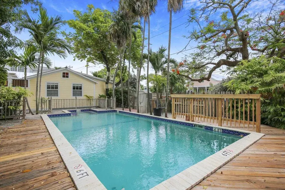 Land Of Love by Avantstay Pets Allowed! Shared Pool! Great Location! Month Long Stays Only