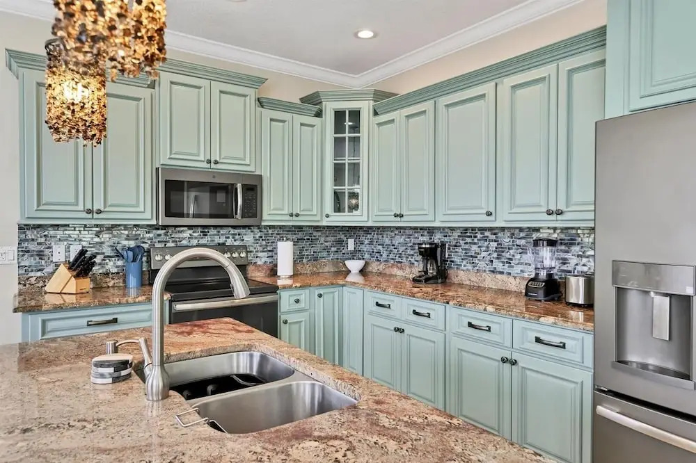 Aqua Vista 4 Bedroom Home by RedAwning