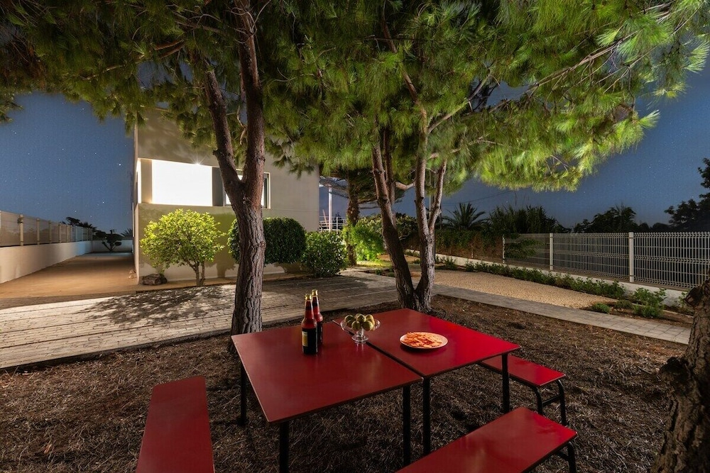 Sunshine Villa by Fidalsa