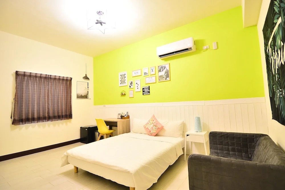 Paper Jet B&B