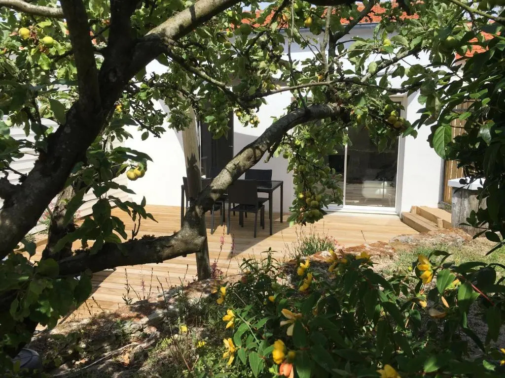 Maison rénovée proche mer avec terrasse, parking privé et wifi à Barbâtre - FR-1-426-440