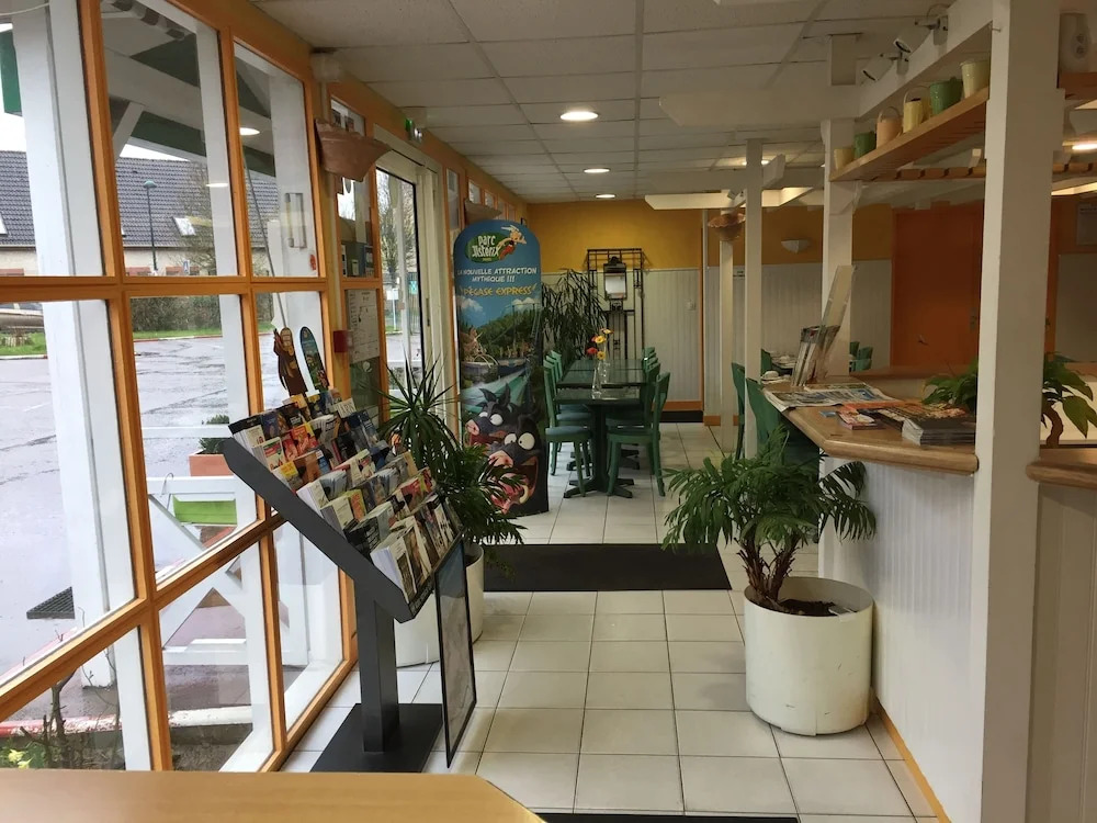Fasthôtel Paris Ouest - Plaisir