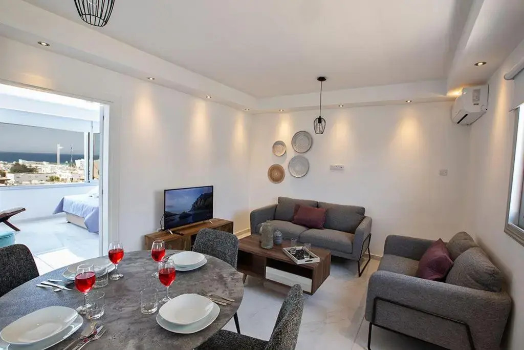 Apt Misia Enas - Modern 2 Bedroom Apartment with Sea Views - Close to Ayia Napa Square