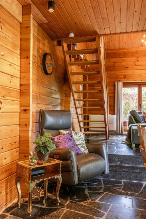 Huswell - Tranquil Retreat Cozy Chalet in the Heart of Urse