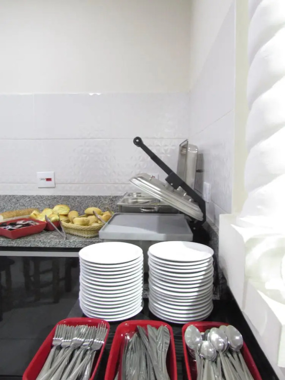 Hotel Minho - Ótima Escolha Próximo à 25 de Março, Brás, Bom Retiro, Metrô e Hospital da Mulher - Café da Manhã Incluso - Estacionamento em Frente