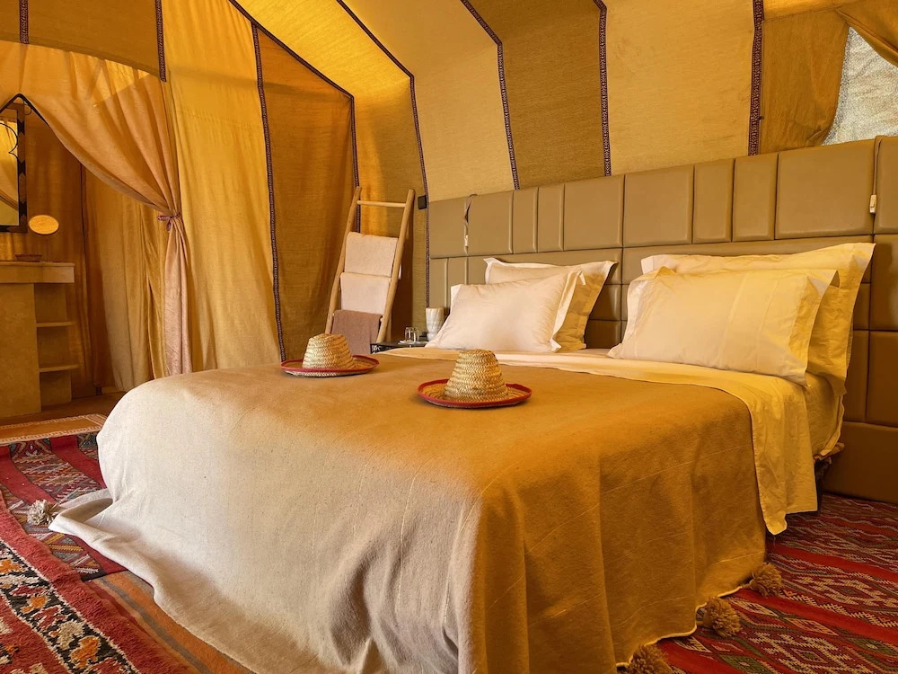 Luxury camp desert