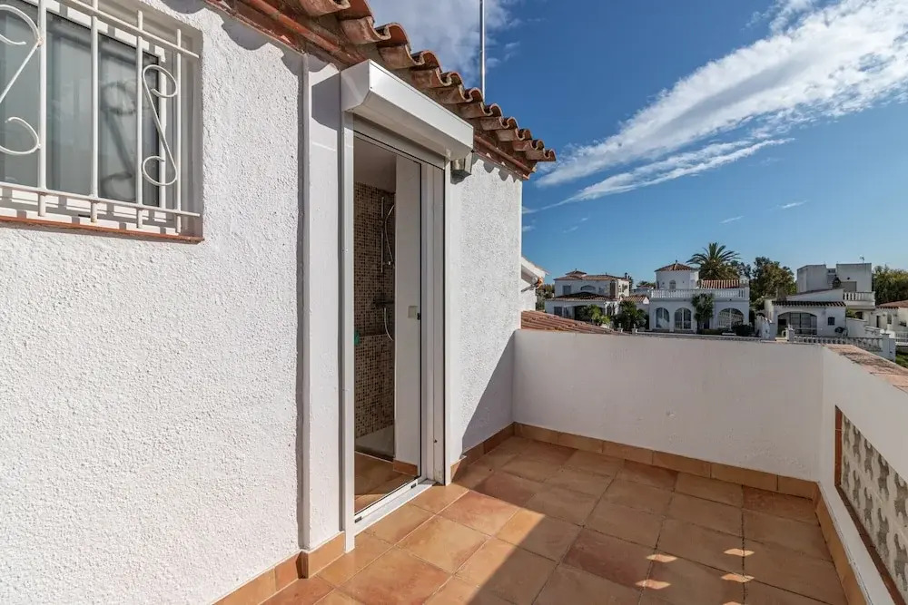 Villa in Empuriabrava With Private Mooring