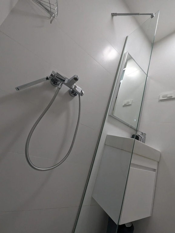 Chic Modern Studio in Historic Building w Floor Heating, 65" TV, Washer and Dryer