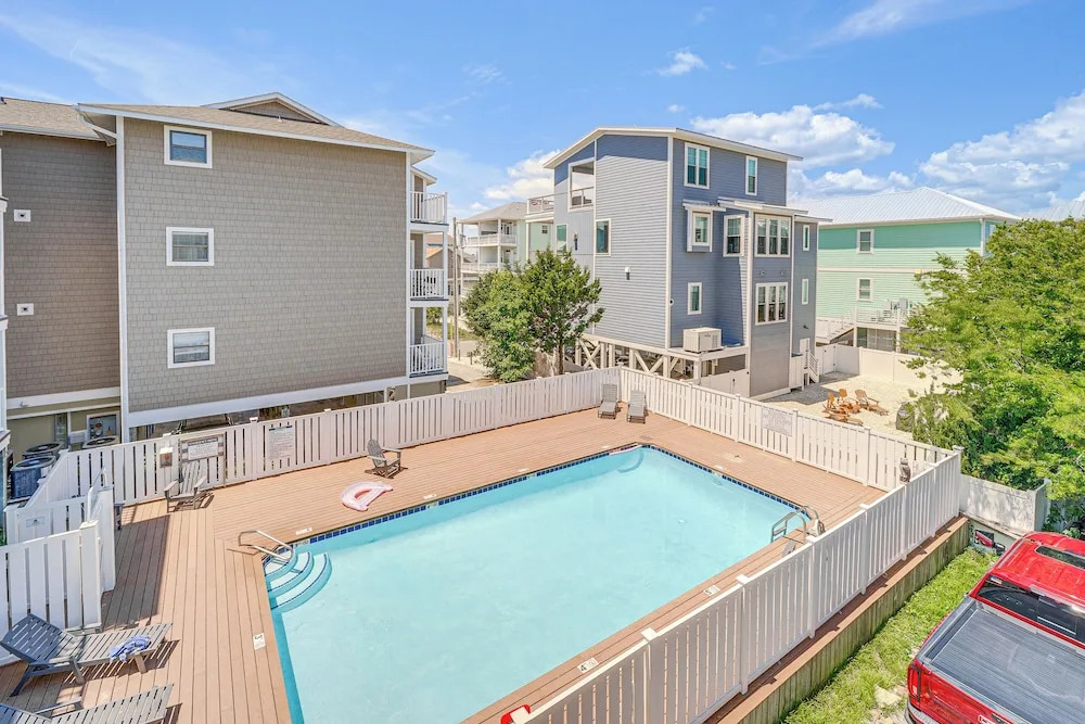 Carolina Beach Condo w/ Balcony: Walk to the Ocean