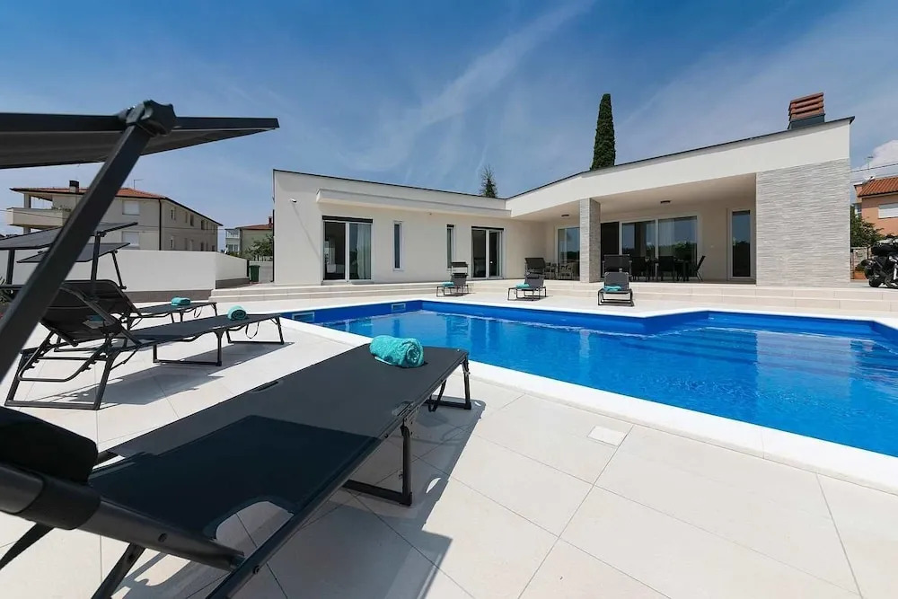 Villa Aura