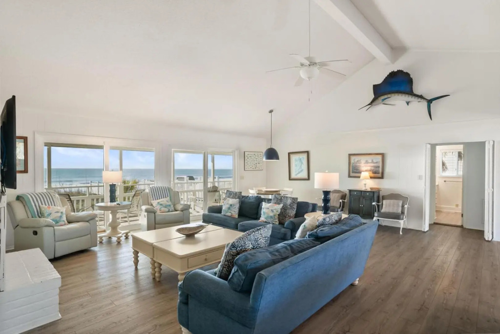 474 Tarpon Blvd