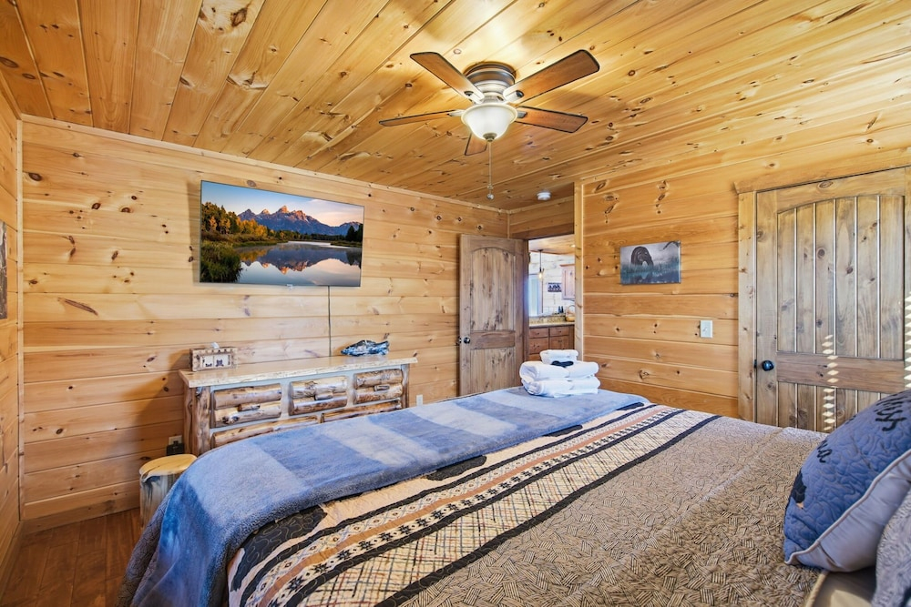 Majestic Mountaintop Escape