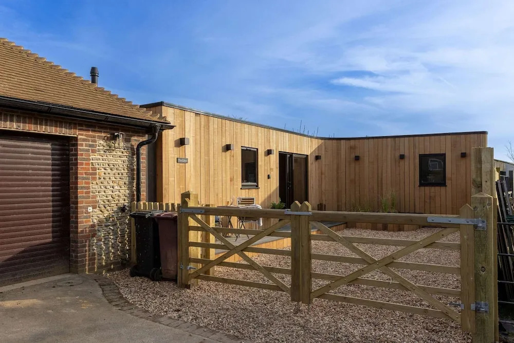 Modern 2-bed Cabin Near West Wittering Beach