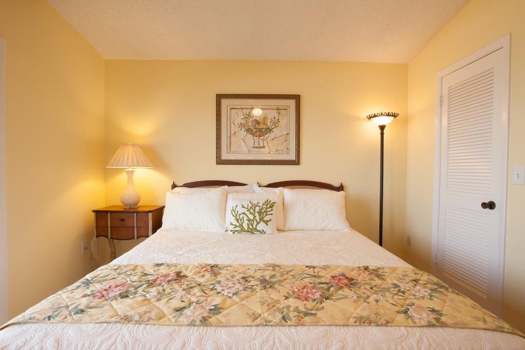 Turtle Cove 4 Br home by RedAwning