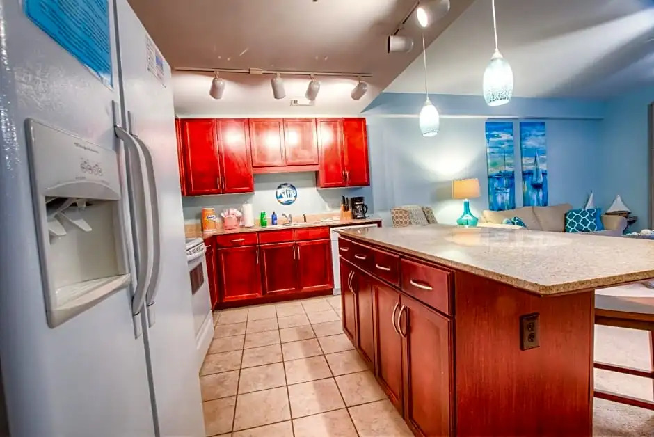 Laketown Wharf #638 by Nautical Properties
