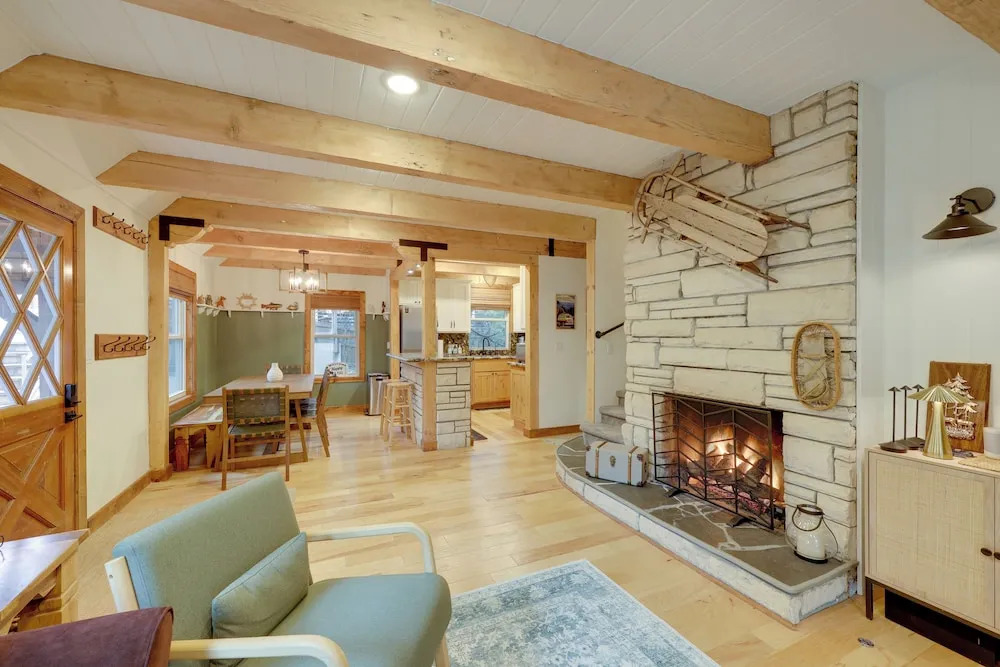 1 Mi to Lake Arrowhead! All-season Family Getaway