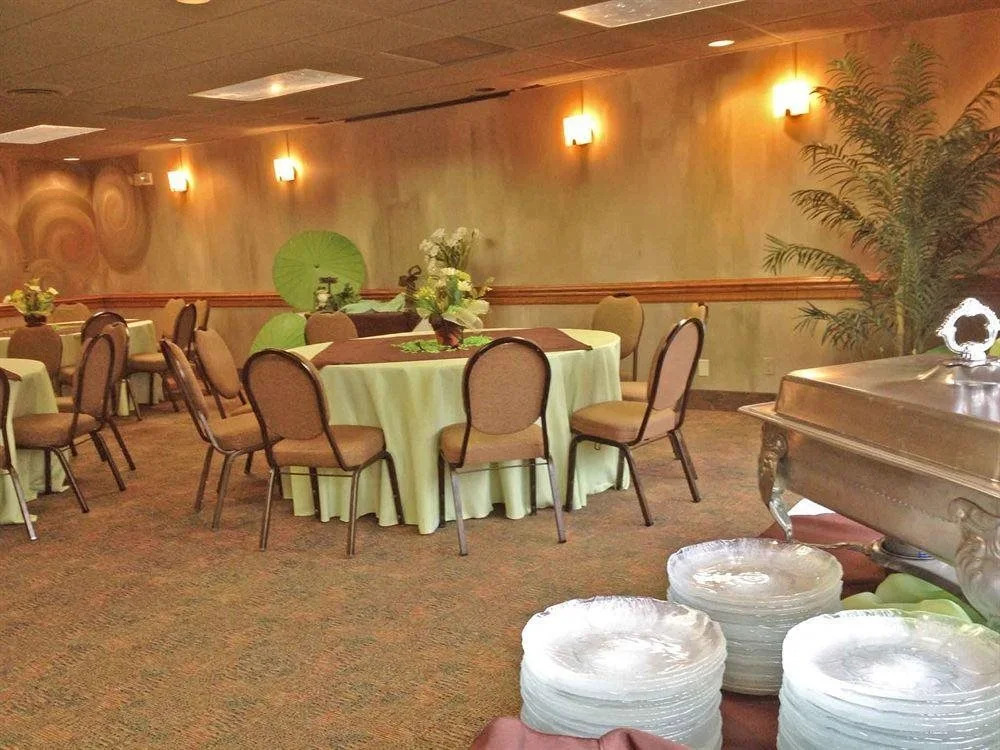 Valley West Inn