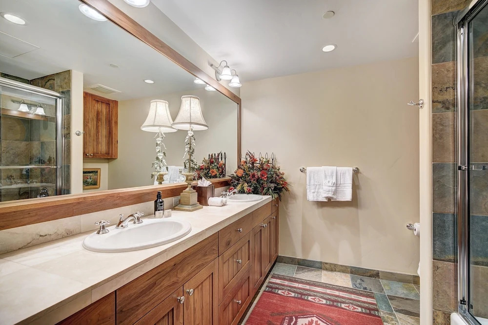 3BR Condo In Bachelor Gulch, Ski In/out