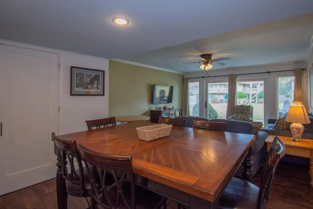 Two-story Condo With Private Deck, Wifi and Courtyard Pool Access