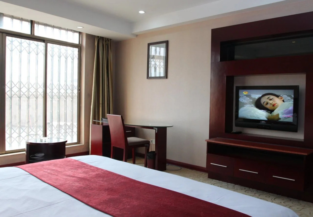 Rich Hotel
