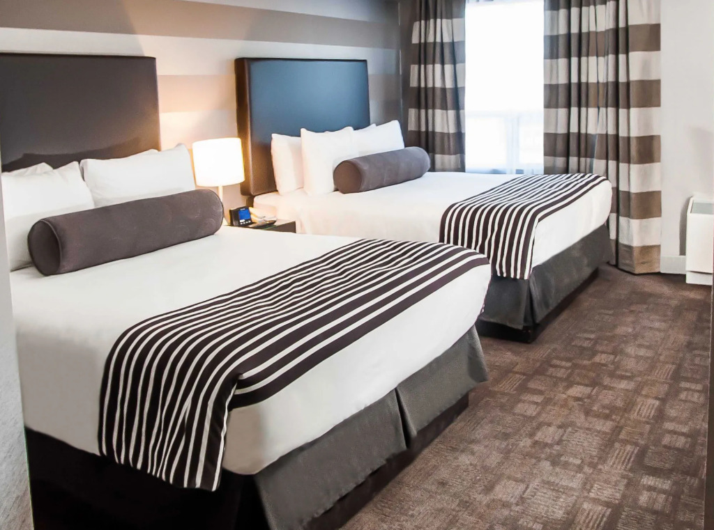Sandman Signature Mississauga Hotel