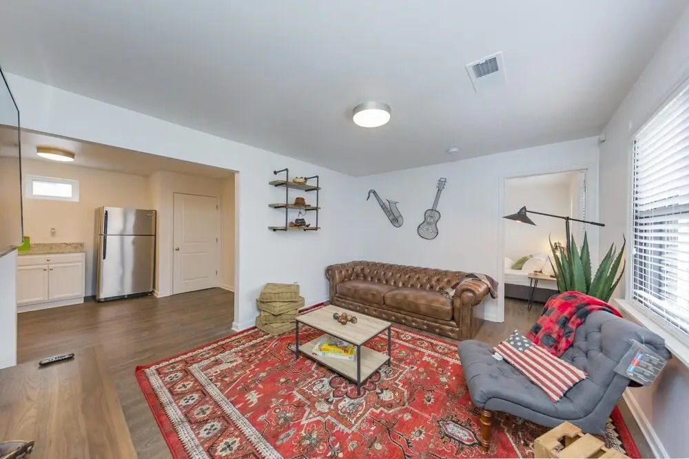 JURNY - Close to Music Row - 4 Bedroom Apartments