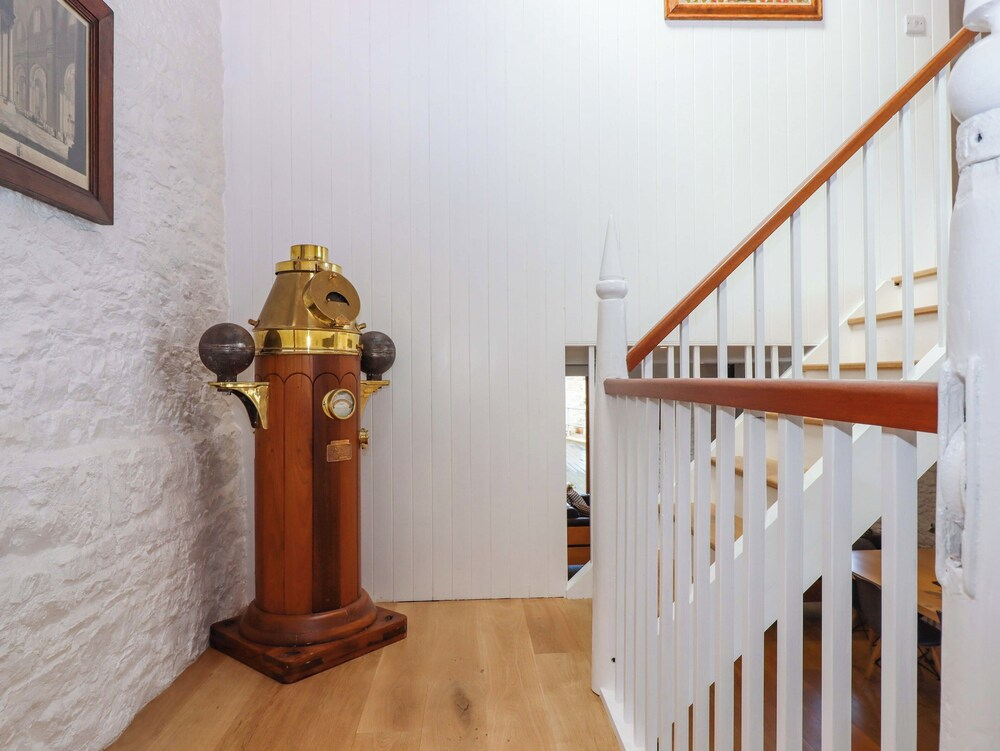 Dolphin Cottage