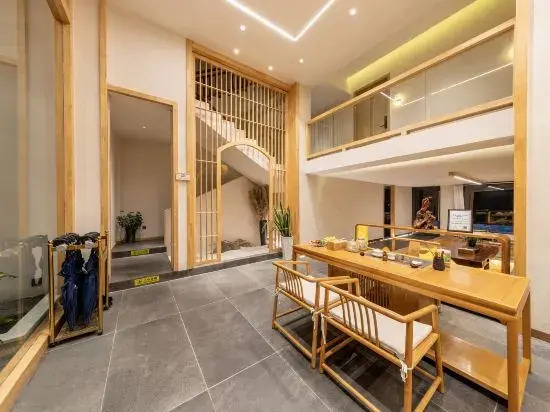 Qianhuan·evelyn·Wangshan Light Luxury Pool Homestay (Libo Xiaoqikong East Gate)
