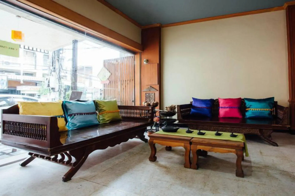 Retro At Phra Sing Guest House